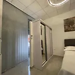 شقة Tlux